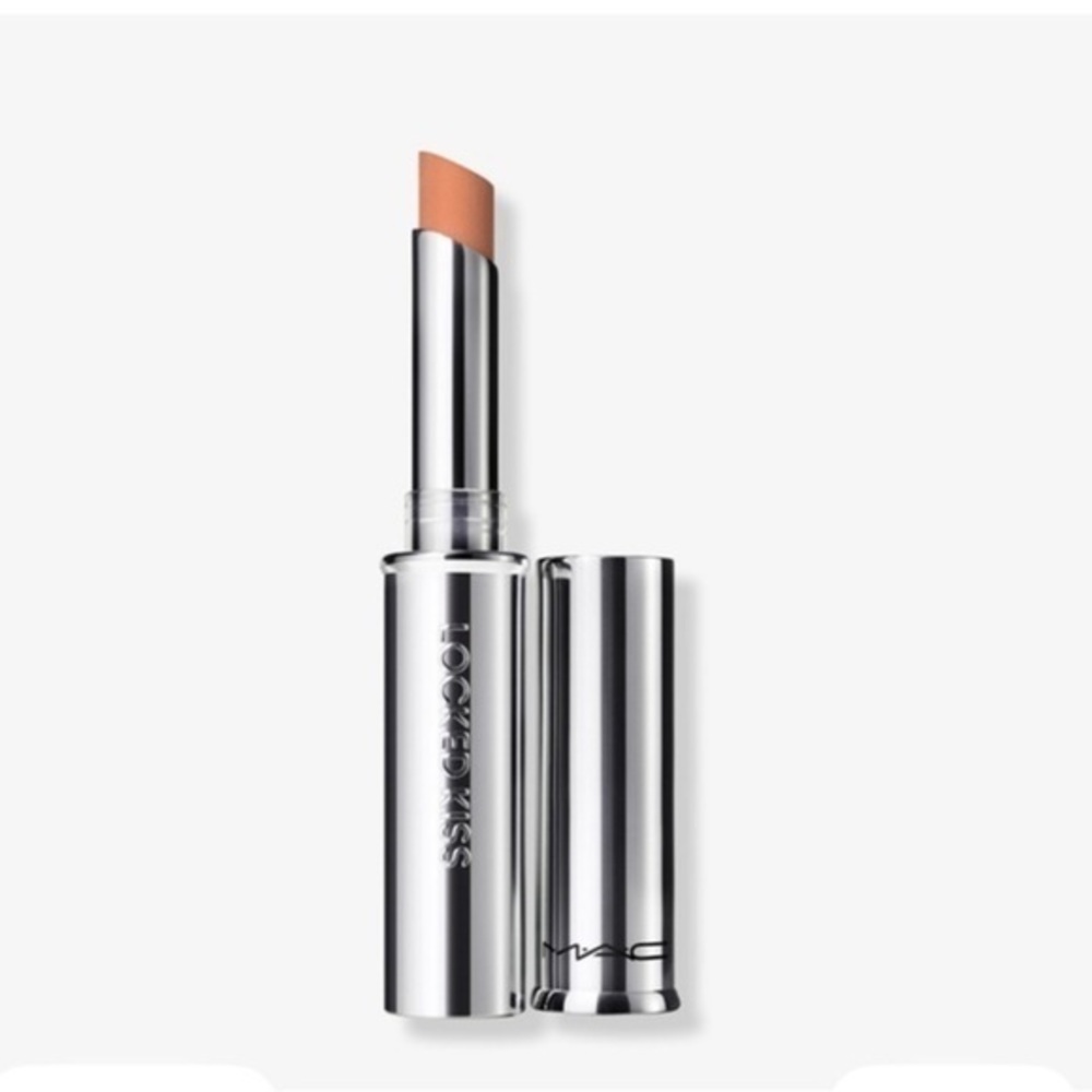 Mac Locked Kiss 24HR Lipstick NIB
Color Gutsy NEW